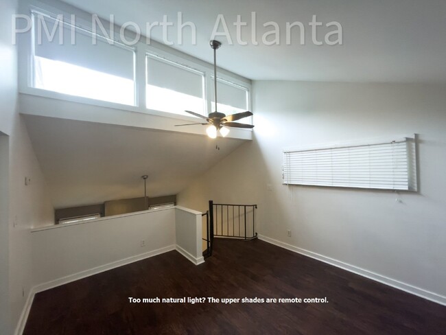 Building Photo - Pet Friendly End Unit!
