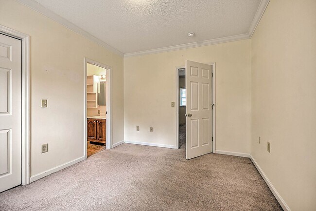 Building Photo - 1801 Indian Ridge Rd