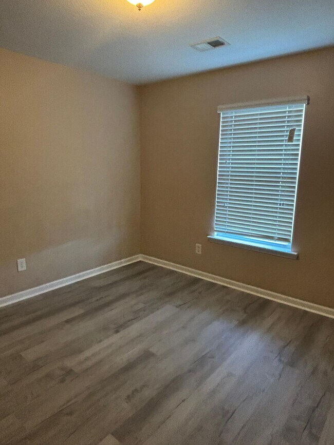 Building Photo - 1825 Polaris Dr