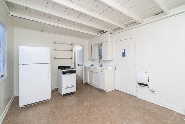 Building Photo - 218 29th St