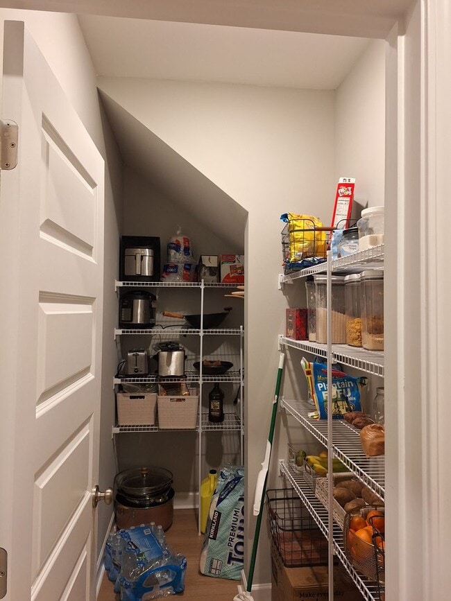 Building Photo - Beautiful Five Bedroom Home Located in Northeast Columbia!