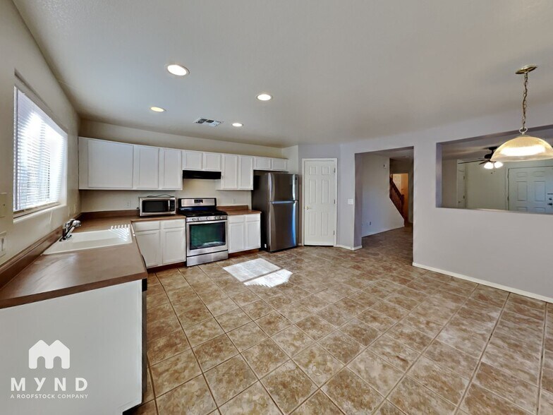 Building Photo - 4230 E Deer Dancer Way