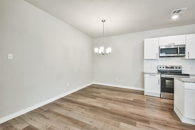 Building Photo - 25129 Pacific Wren Dr