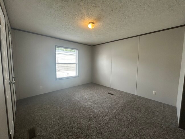 Building Photo - 449 Montana