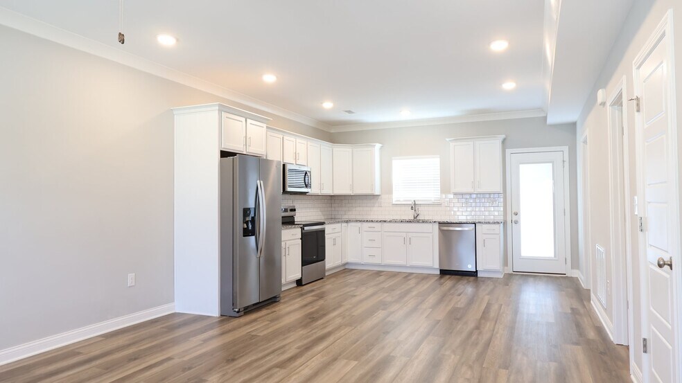 Building Photo - 3920 Dunbar Ave