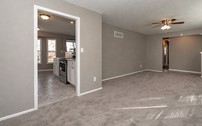 Building Photo - Welcome home to this updated 3 bedroom, 1 bath residence offering modern finishes!