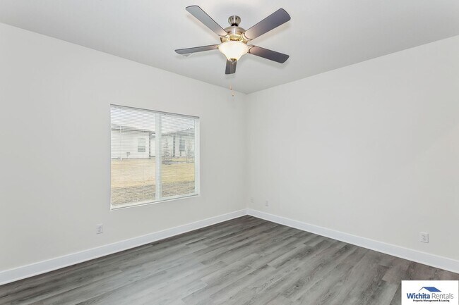 Building Photo - Newer 3 bedroom 2 bath duplex SE Wichita