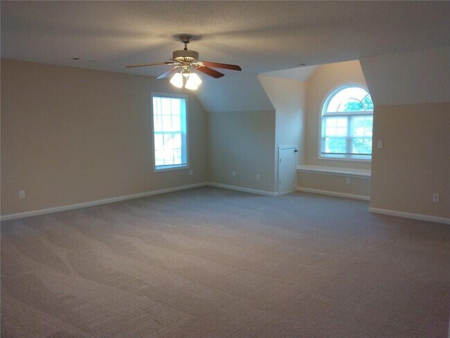 Building Photo - 131 Peachtree Glen Dr