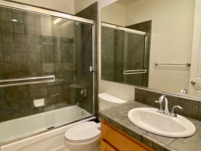 Building Photo - Beautiful 3 Bedroom 2.5 Bath Sunnyvale Vil...