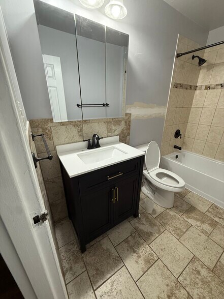 Building Photo - 68 W End Ave