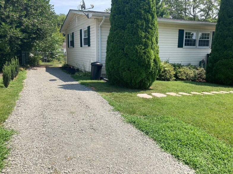 Building Photo - 87 Moser Rd