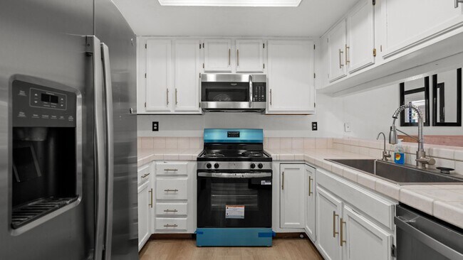 Building Photo - Prime Vacaville Location 3BD/2BA TUSD