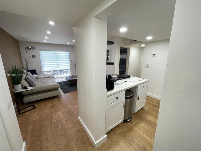 Building Photo - 4301 South Miami Dr