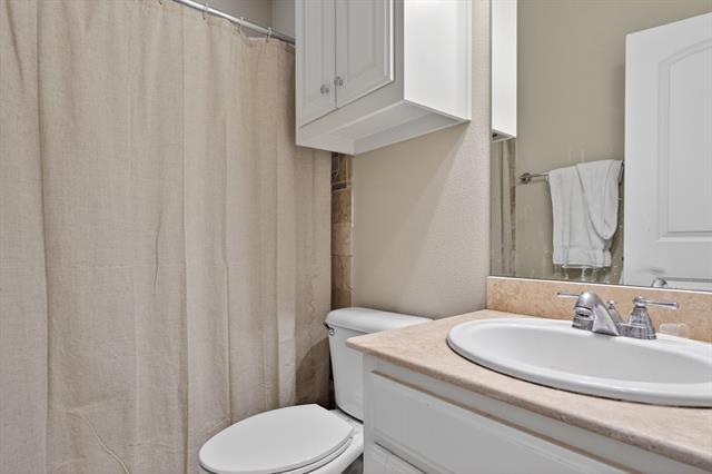 Building Photo - 5801 Hillcrest Ave