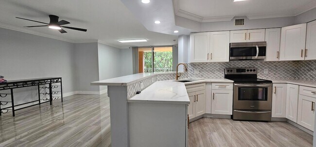 Building Photo - 400 Scotia Dr