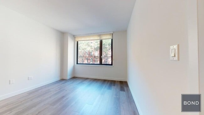 Primary Photo - 350 W 45th St