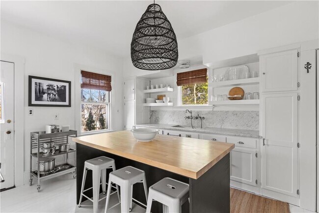 Building Photo - 193 Coggeshall Ave