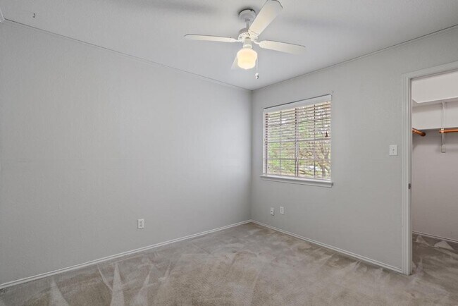 Building Photo - 1401 Thibodeaux Dr