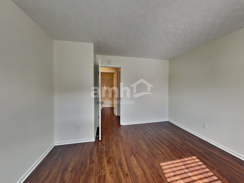 Building Photo - 35 Westview Pl