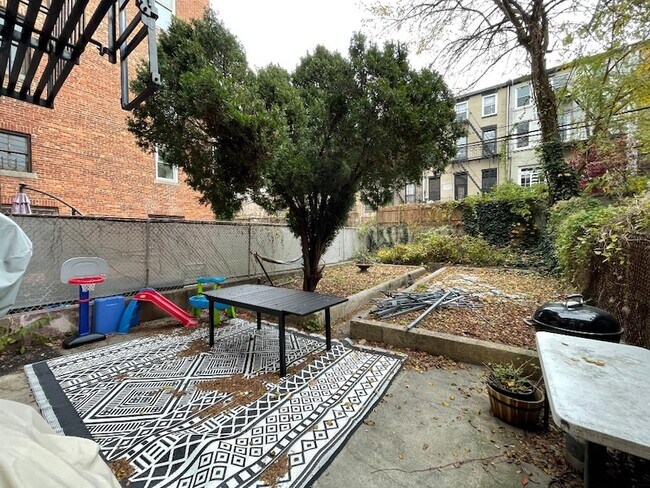 Building Photo - 505 Hicks St