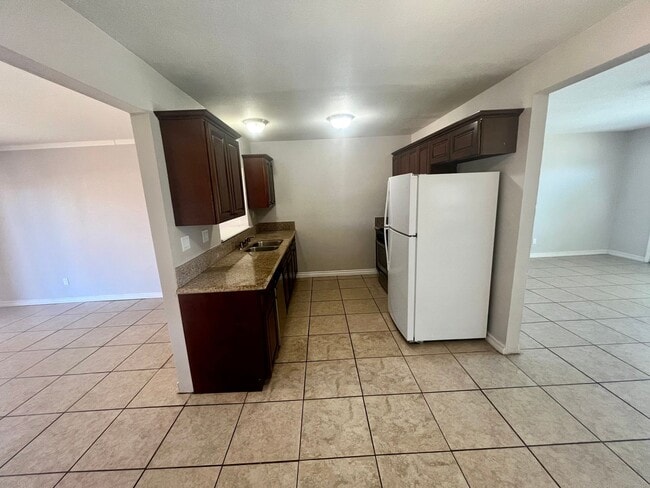 Building Photo - 6565 Mojave Ave