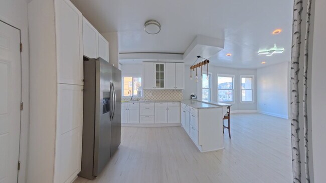 Building Photo - 75 Richardson St