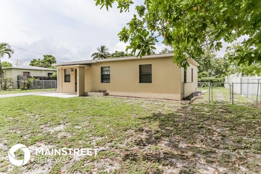 Building Photo - 1531 NW 12th Ct