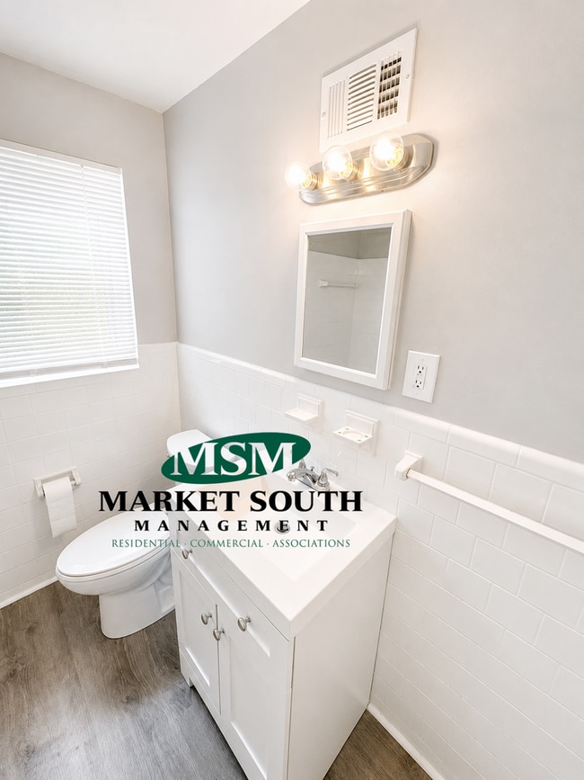 Building Photo - MIDTOWN SAVANNAH- AVAILABLE NOW- APPOINTMENT NEEDED TO VIEW