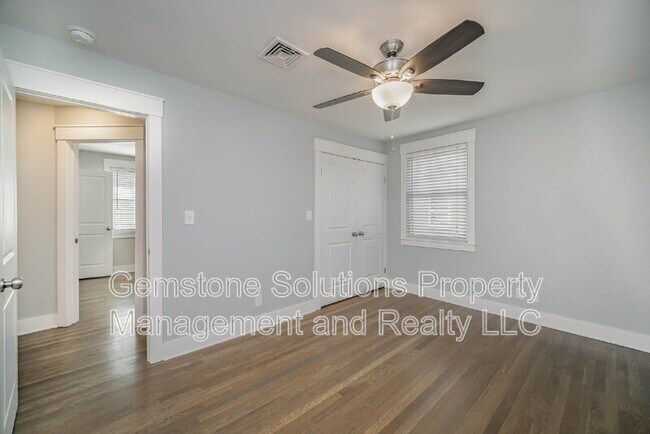 Building Photo - 413 Lynn Dr
