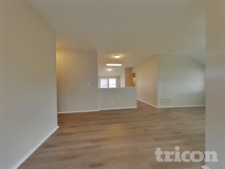 Building Photo - 421 Rowdy Dr