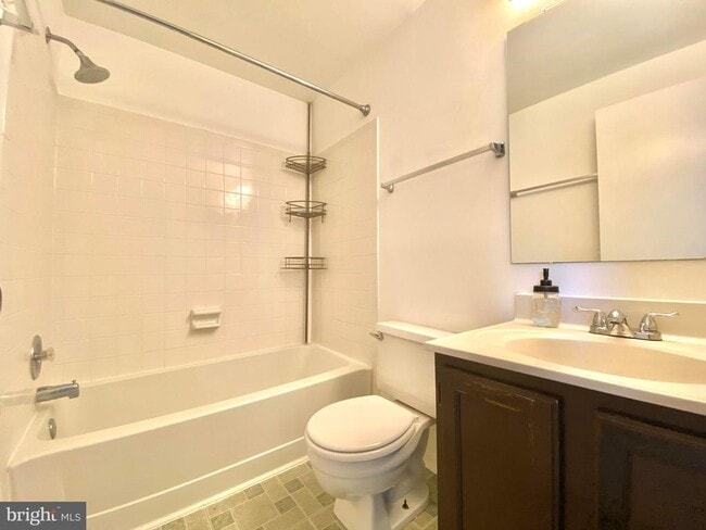 Building Photo - 7351 Crestleigh Cir