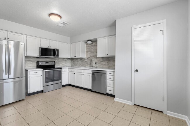 Building Photo - 4215 Louetta Rd