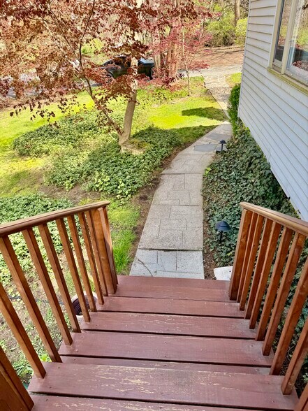 Building Photo - 4 Hillside Ave