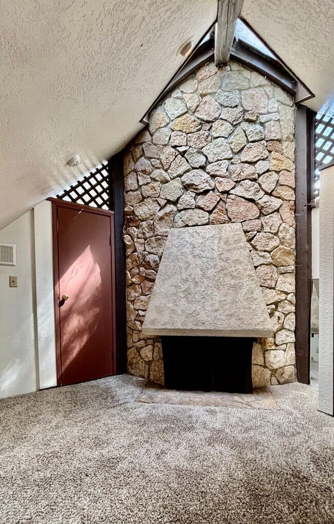 Building Photo - 2 Bed / 2 Bath Lakeview Bellevue cottage $2,995/month