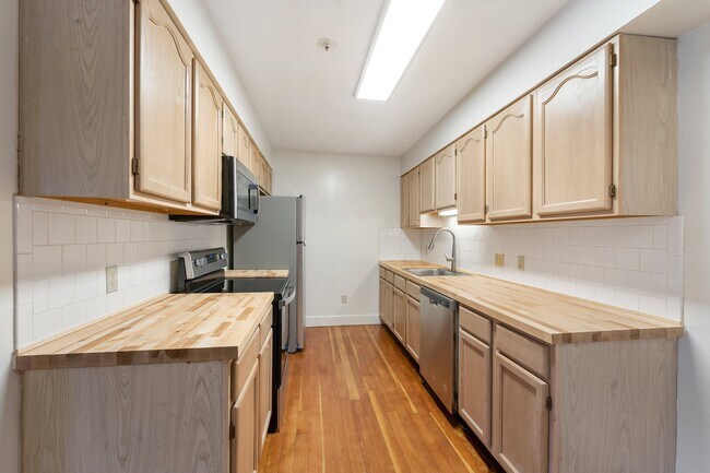 Building Photo - 71 Benefit St