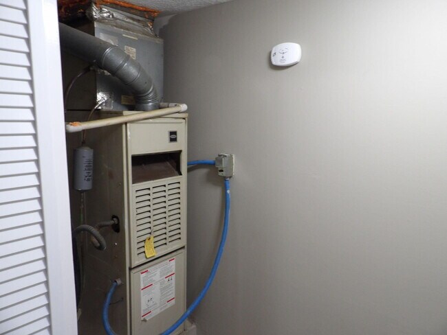 Building Photo - 244 Meadowview Dr