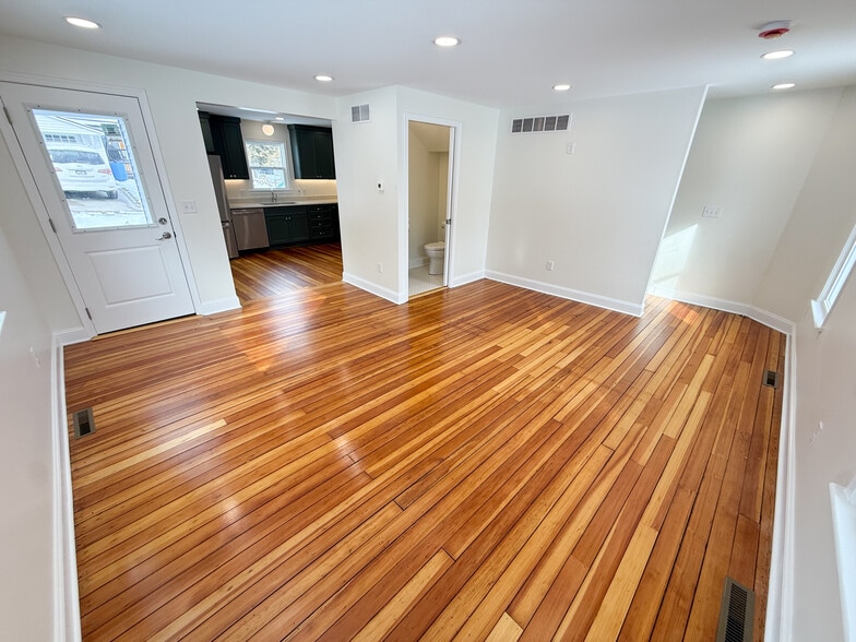 Building Photo - 602 Grove St