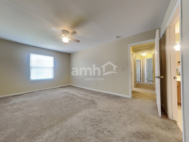 Building Photo - 6939 Sandbur Ct