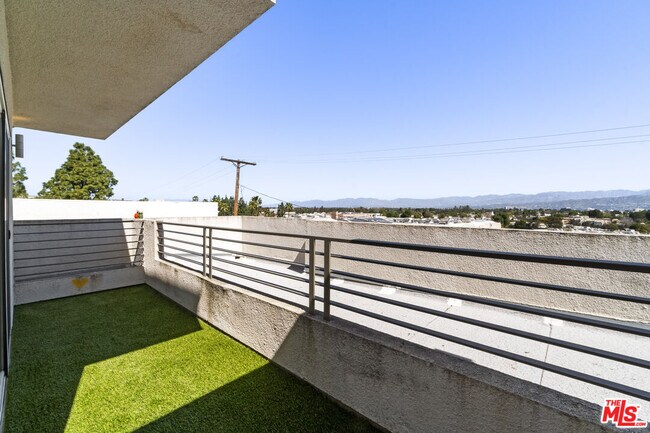 Building Photo - 11851 Laurelwood Dr