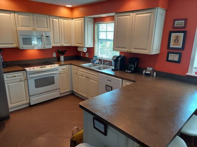 Building Photo - Unfurnished Annual rental -Single family h...