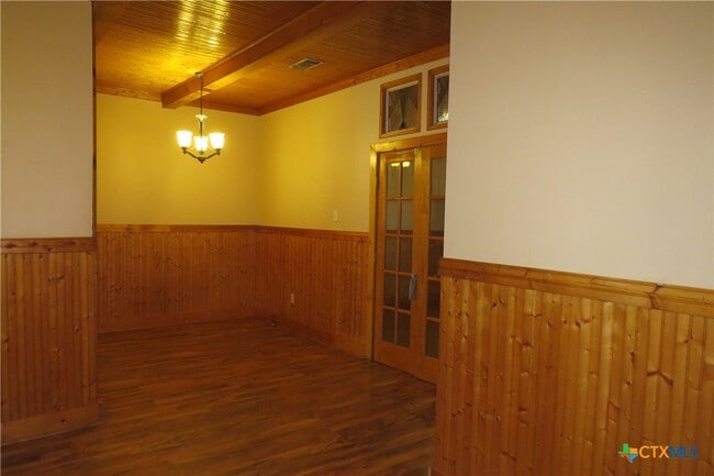 Building Photo - 202 S Mesquite St