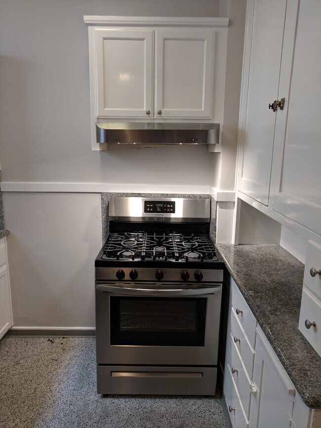 Primary Photo - 1550 Hayes St