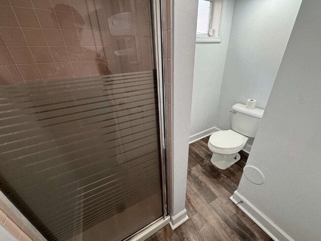 Building Photo - BIG SPACE. MODERN COMFORT. UNBEATABLE VALUE: 3 Bed, 2 Bath Duplex Delight!