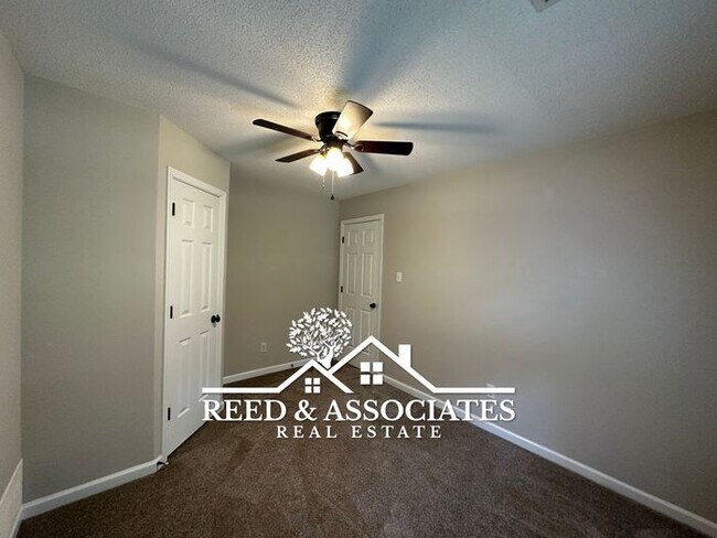 Building Photo - 3 Bedroom Near Gallaway, TN