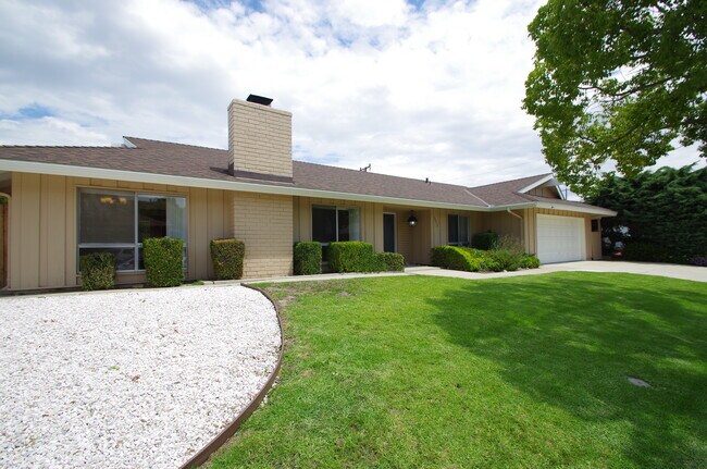 Building Photo - 1072 Hendrix Ave