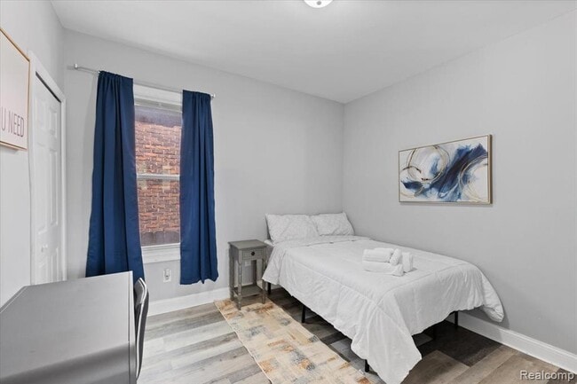 Building Photo - 885 Clairmount Ave