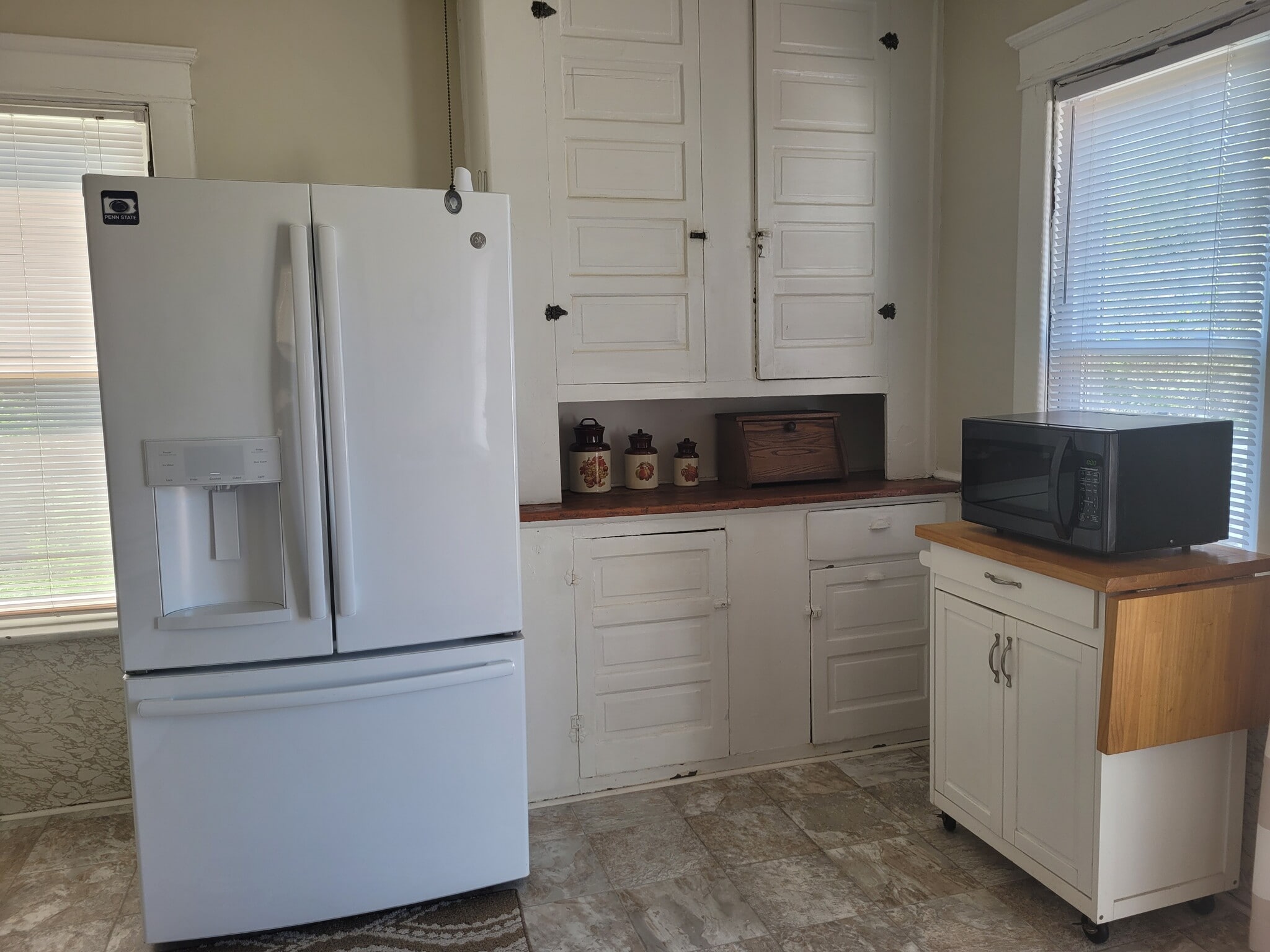 Building Photo - 416 E 3rd St