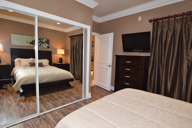 Building Photo - Meridian FURNISHED 2 BDR /2 BATH Luxury Co...