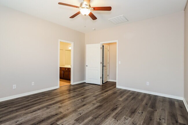 Building Photo - 33022 N Falcon Trail