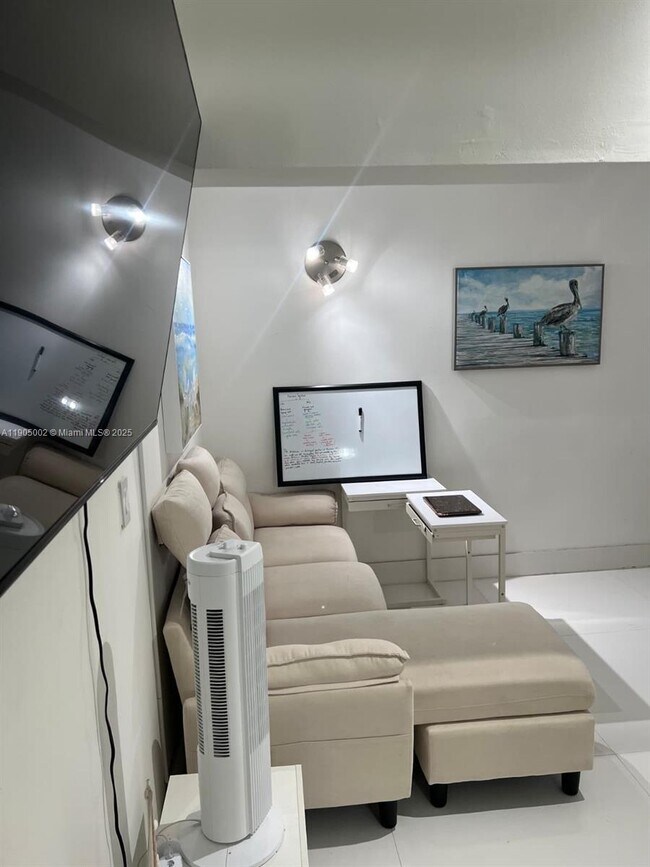 Building Photo - 246 Poinciana Island Dr